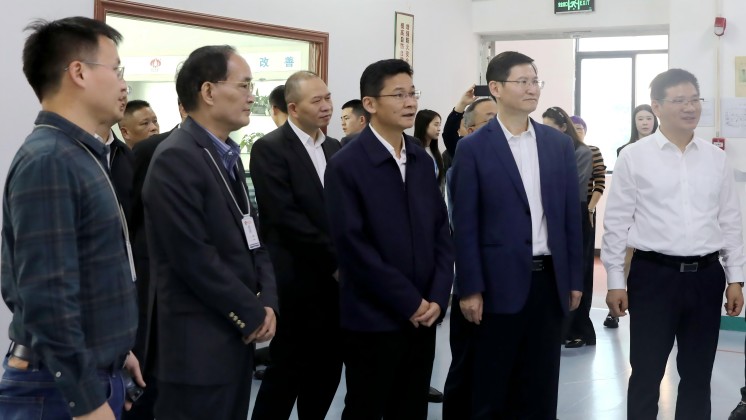 湖南省人民政府副省長(zhǎng)、黨組成員曹志強(qiáng) 蒞臨炬神電子調(diào)研
